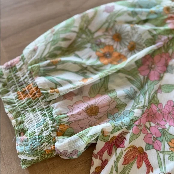 Vince Camuto Verona Garden PUFF sleeve blouse - Picture 3 of 10